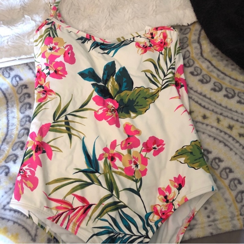 Billabong one piece NWT